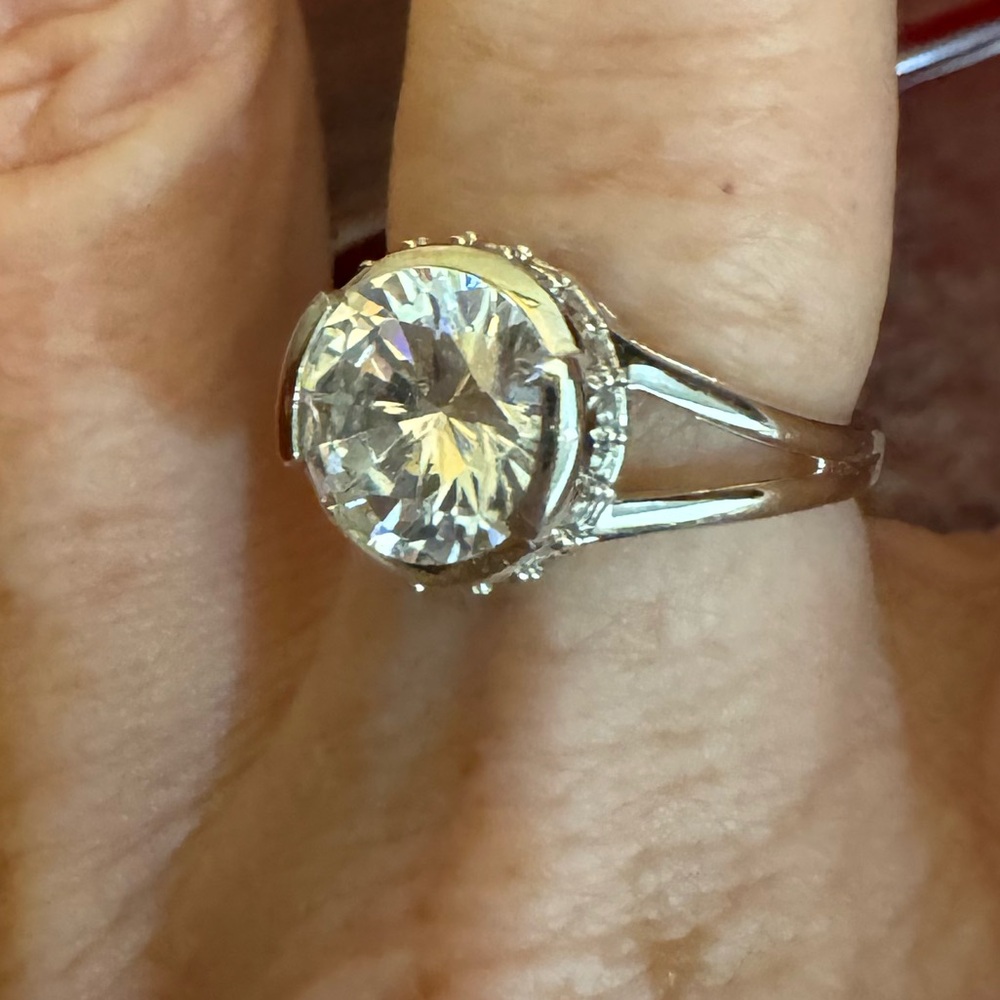 925 Sterling silver cocktail ring CZ split shank